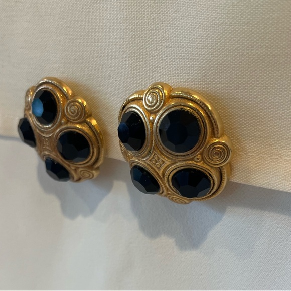 Vintage Gold and Black Earrings - Picture 4 of 16